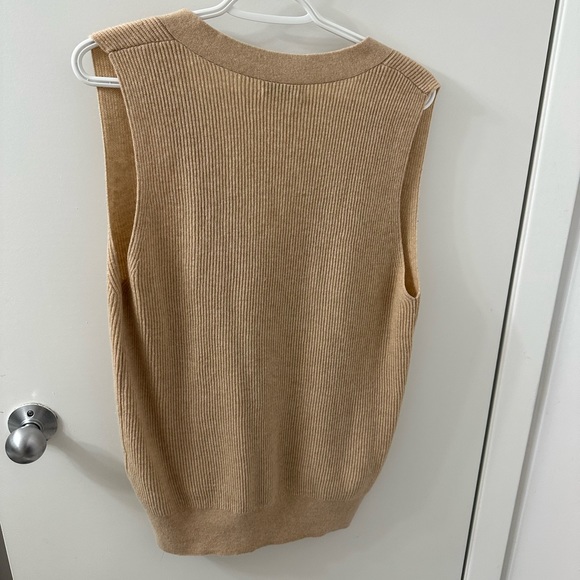 Aritzia Babaton Sidney vest - Picture 8 of 8